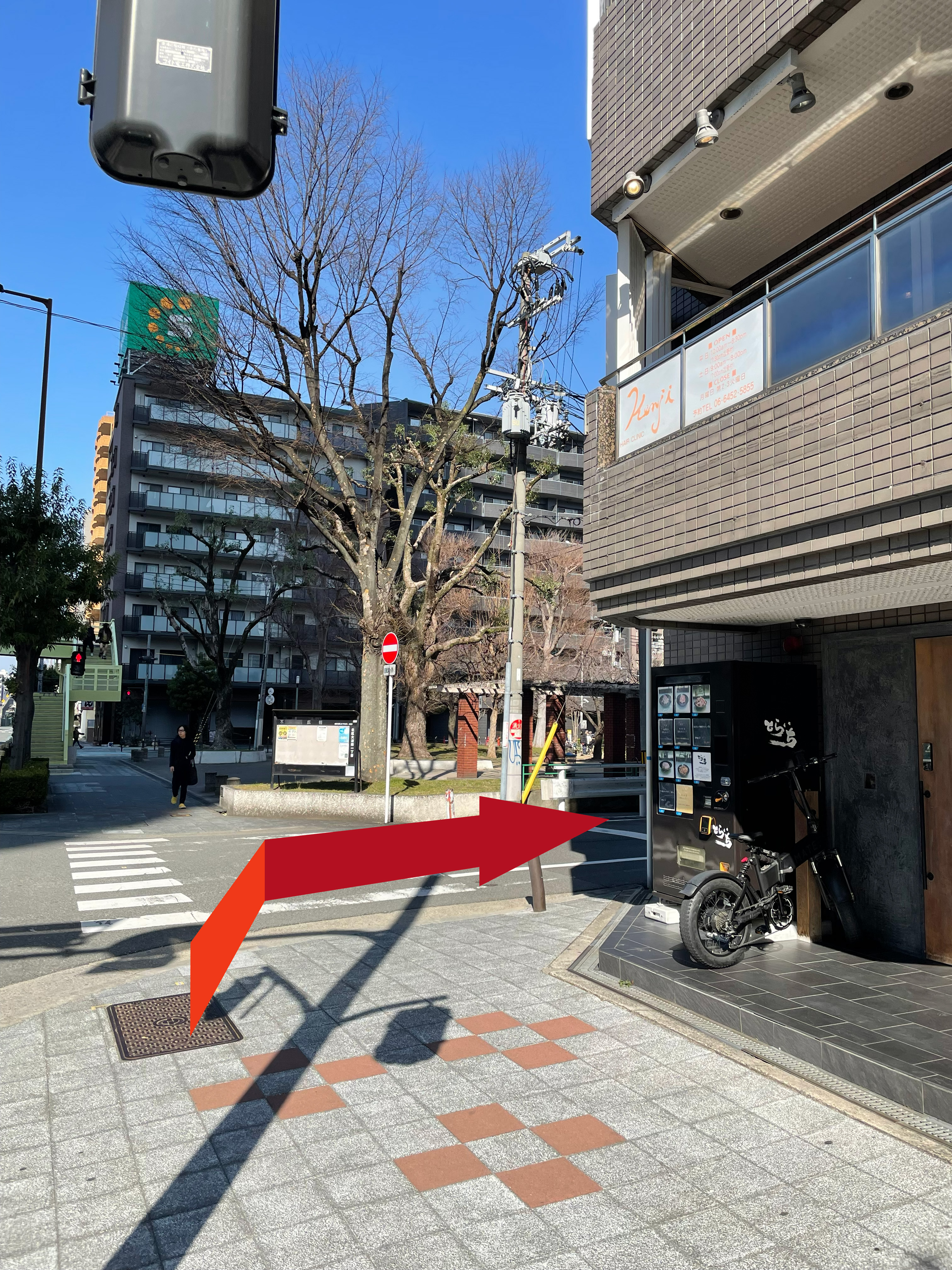 最寄駅から出る